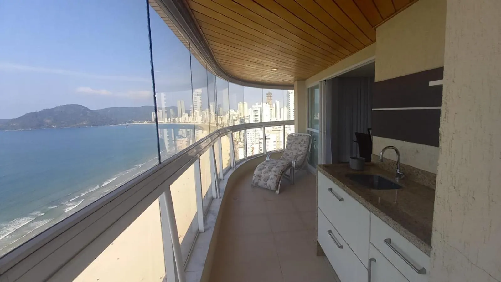 Apartamento Frente Mar De Balneario Camboriu - Av Atlantica 0*,  Brazil